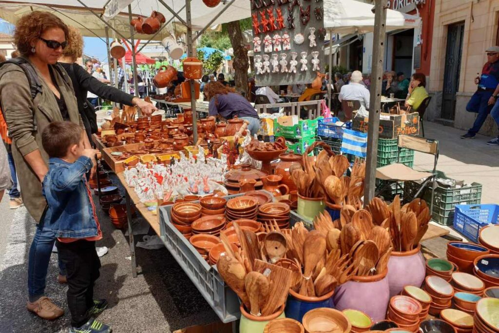 Blog hotel can bonico ses salines Mallorca - Celebrate summer in Ses Salines_ local events and experiences - CREDITOS MALLORCA CONFIDENCIAL Wochenmarkt