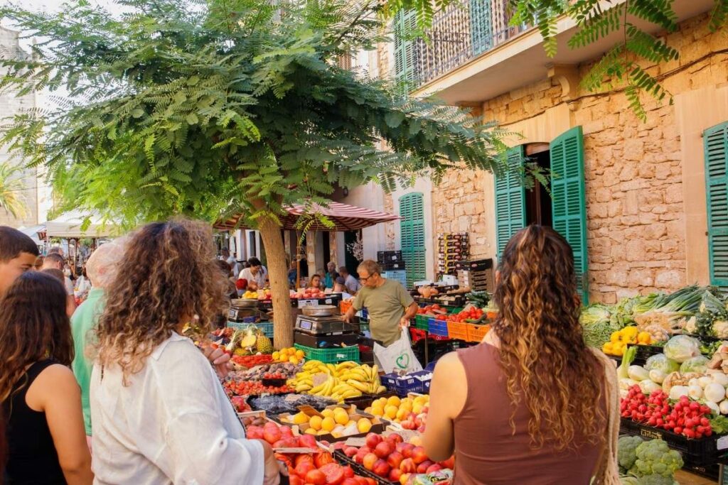 Blog hotel can bonico ses salines Mallorca - Discover Mallorca through the lens photography spots for every season - Santanyi Market